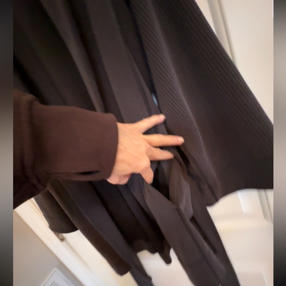 Lululemon soft stream, pants and matching jacket. - Picture 7 of 15